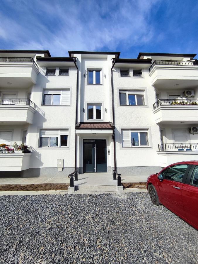 Morning Star Danica Apartment Surcin Exterior photo